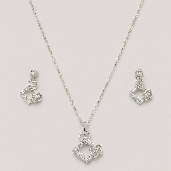 Classy Pendent Set